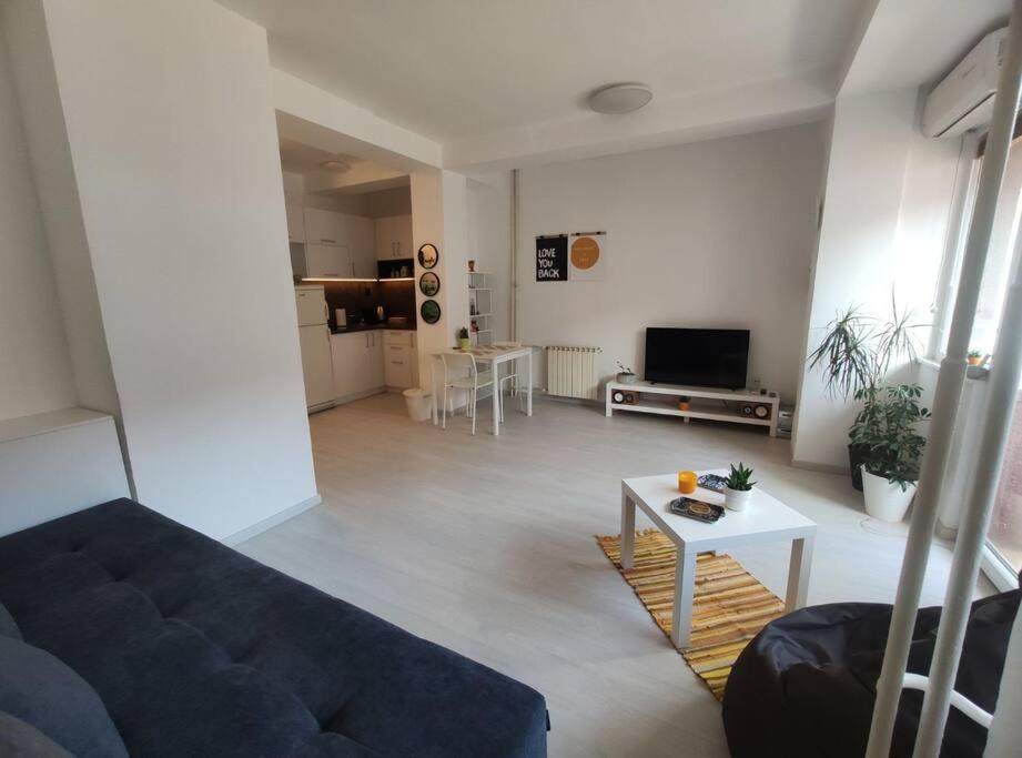 City Center White Apartment! Skopje Eksteriør bilde