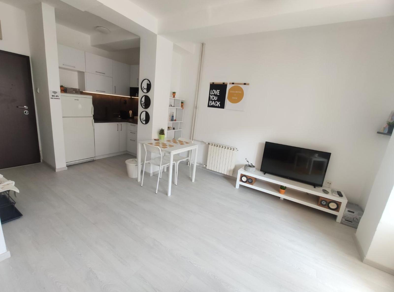 City Center White Apartment! Skopje Eksteriør bilde